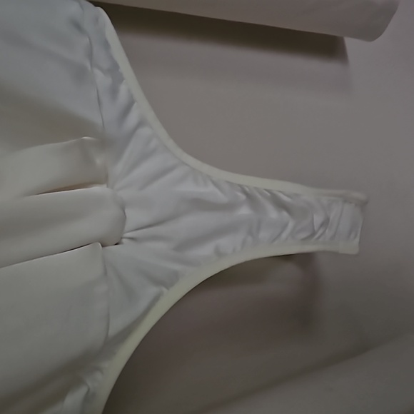 MARCIANO Bodysuit Petal Passion Bell-sleeve Surplice Chest Drapped Collar Ivory - Picture 4 of 13